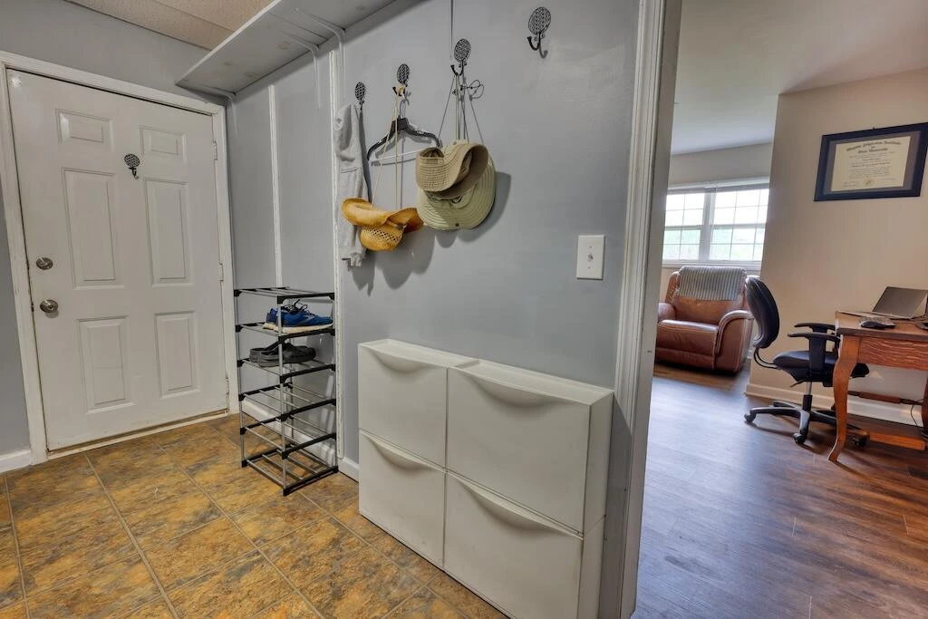 1460 Westview DR - Photo 15