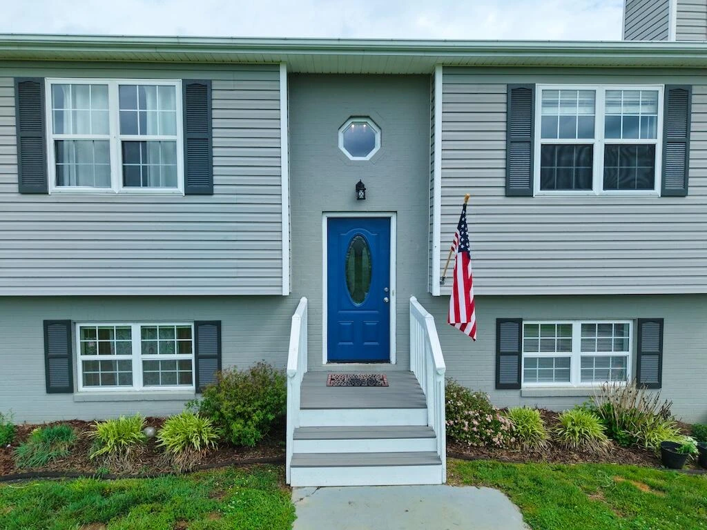 1460 Westview DR - Photo 2