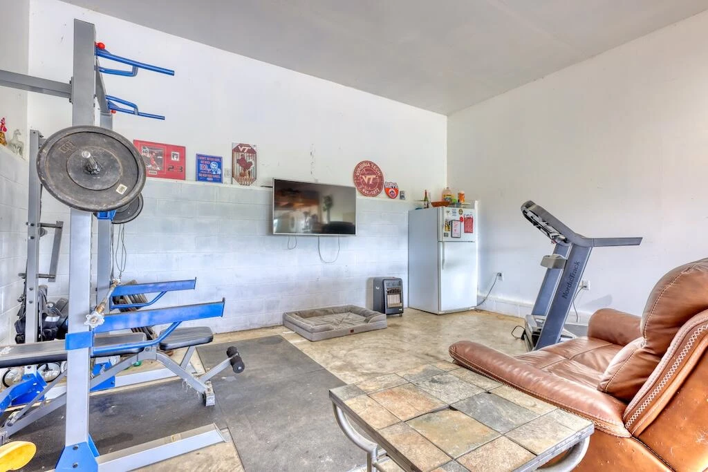 1460 Westview DR - Photo 20
