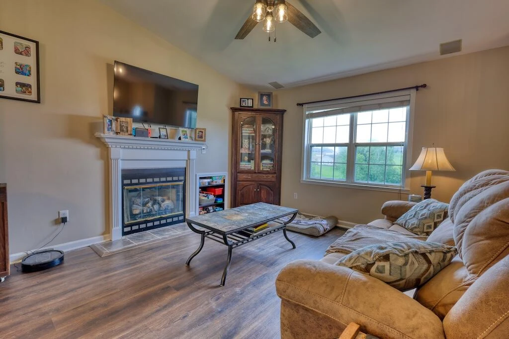 1460 Westview DR - Photo 3