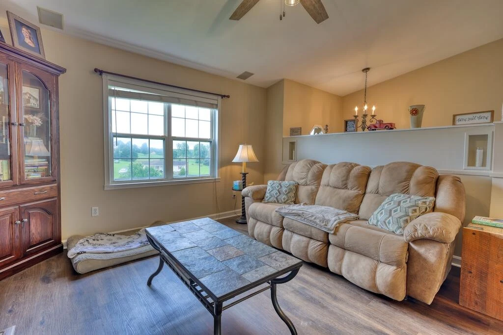 1460 Westview DR - Photo 4