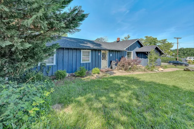 2302 Winthrop AVE SW