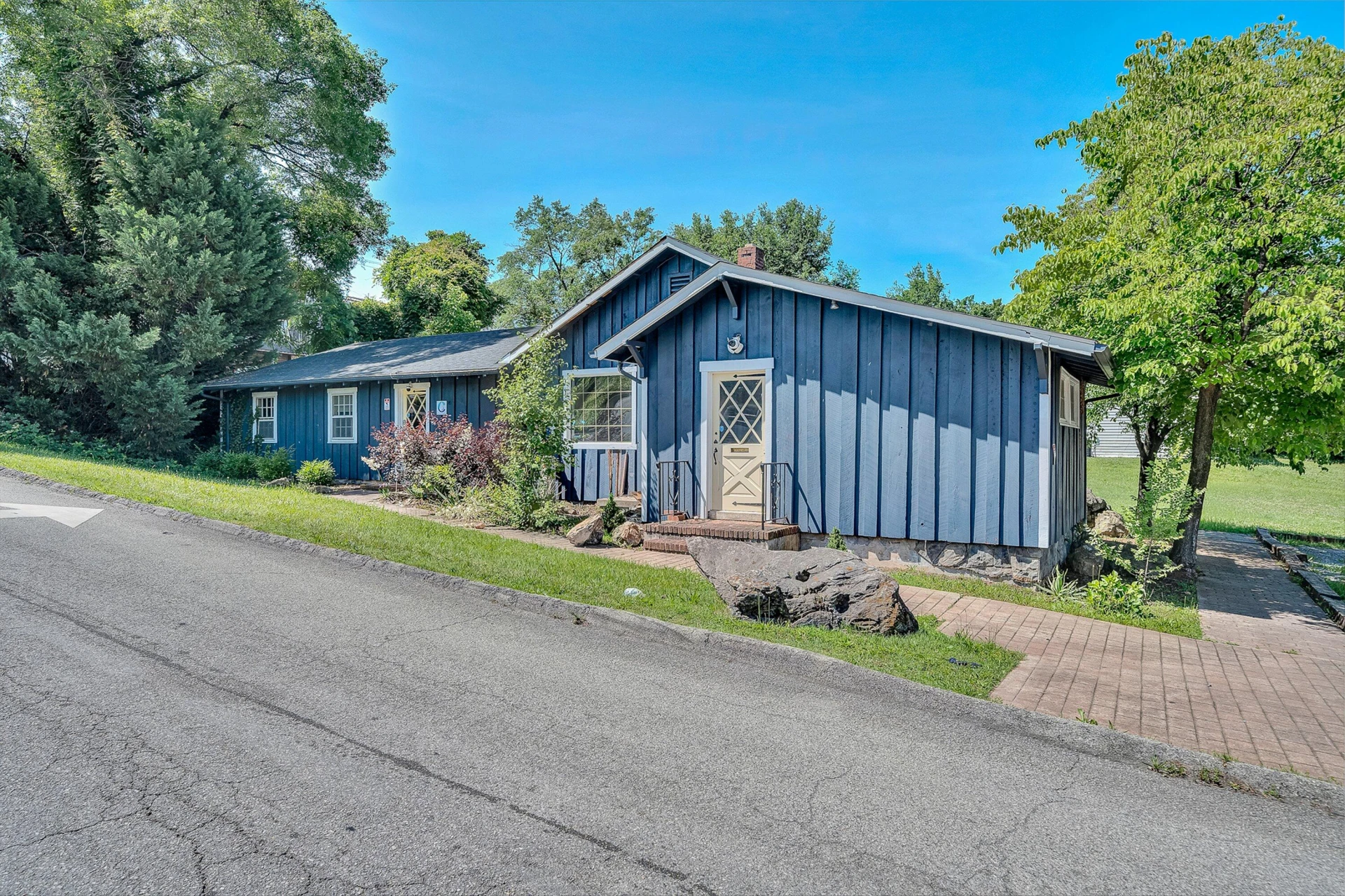 2302 Winthrop AVE SW - Photo 10