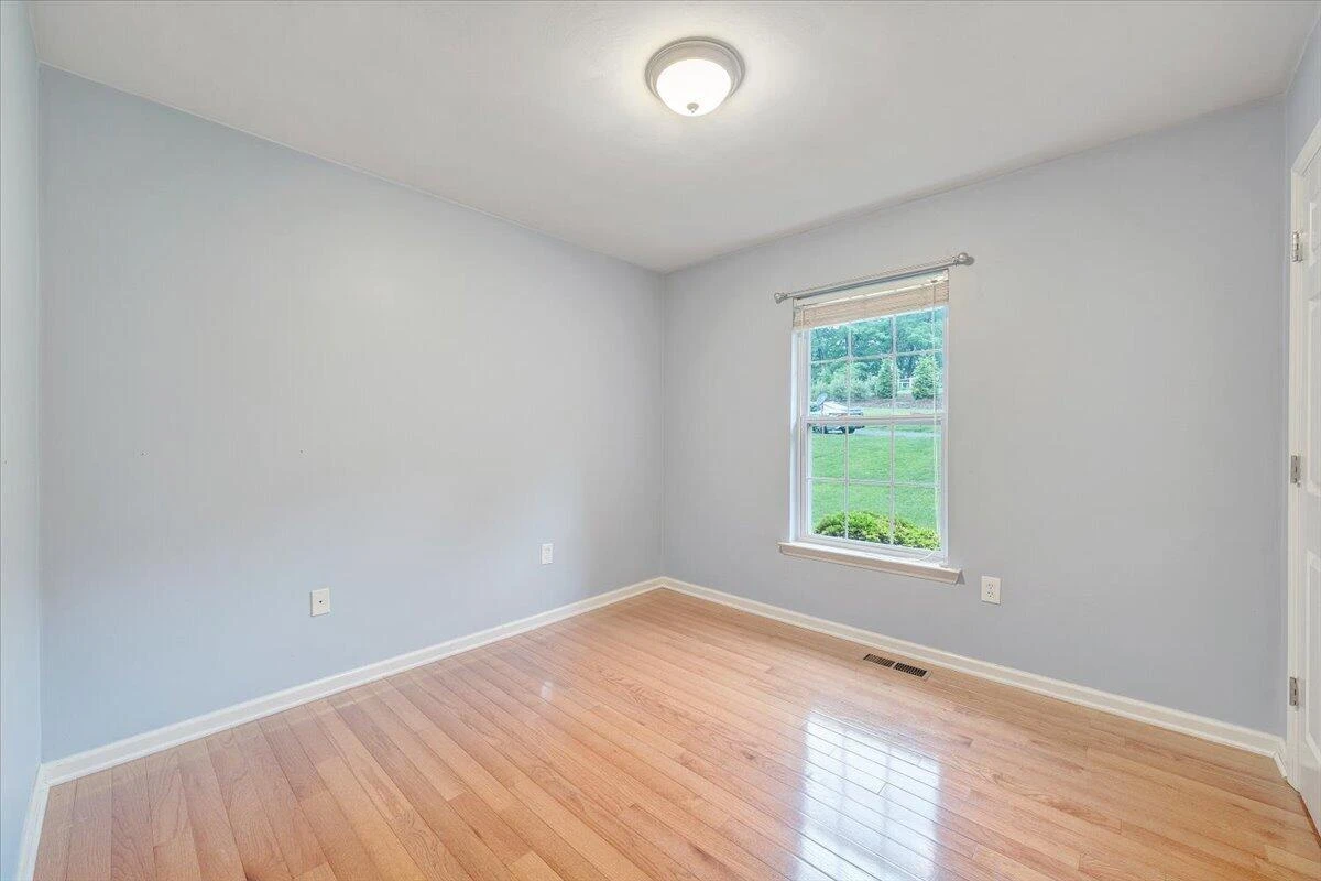 2730 Creston AVE SW - Photo 18