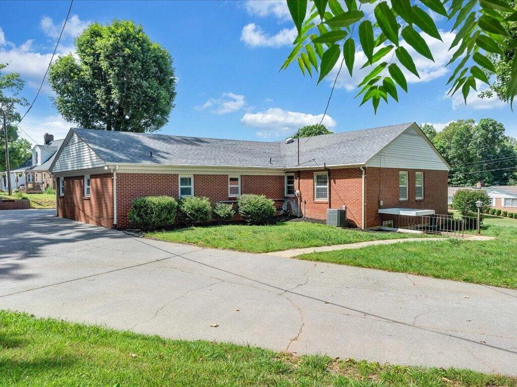 3202 Daniels Creek RD - Photo 42