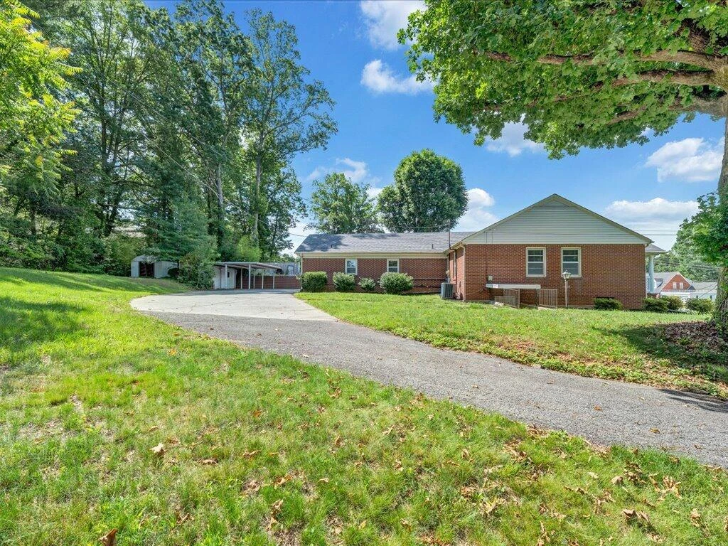 3202 Daniels Creek RD - Photo 43