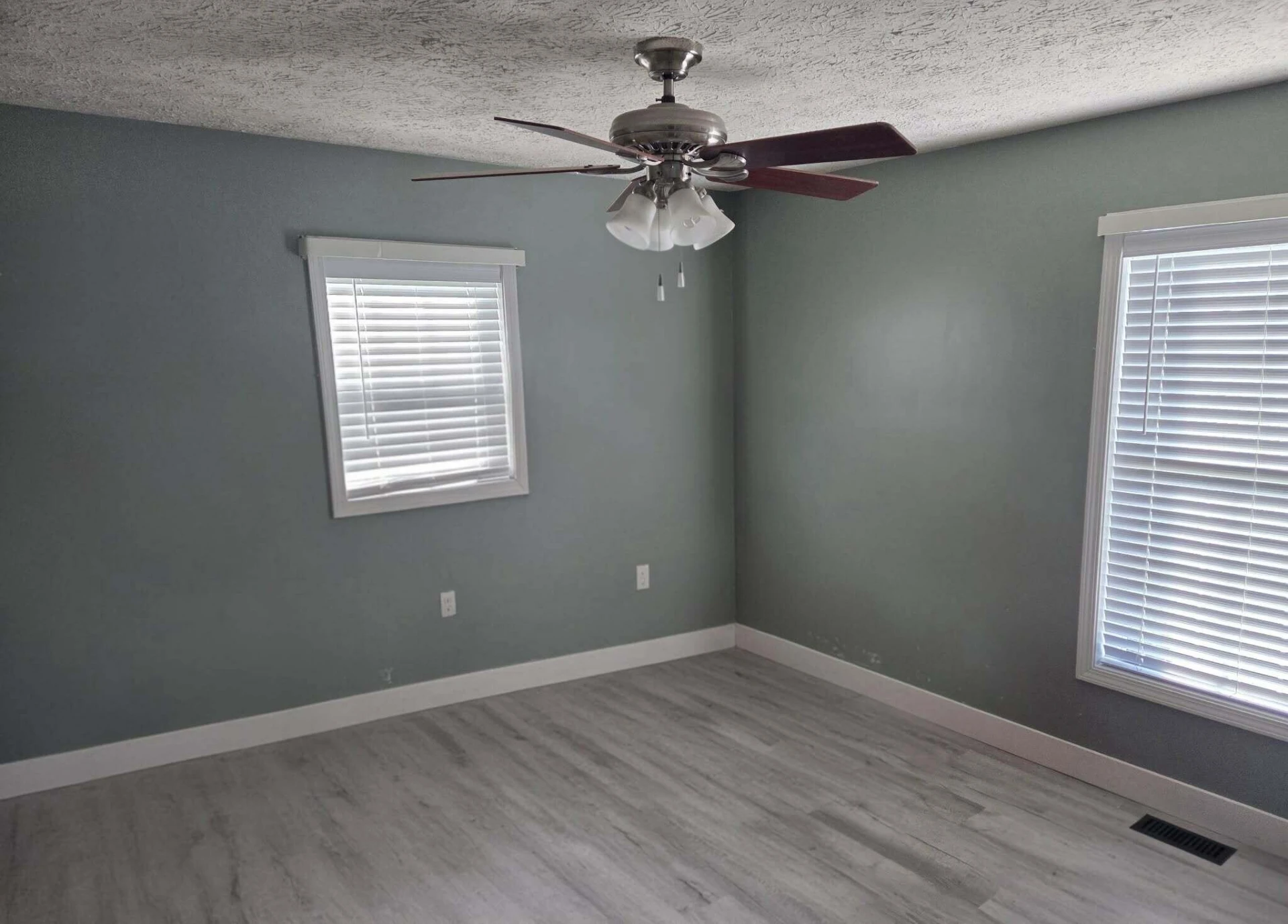 6129 Wesley ST - Photo 5
