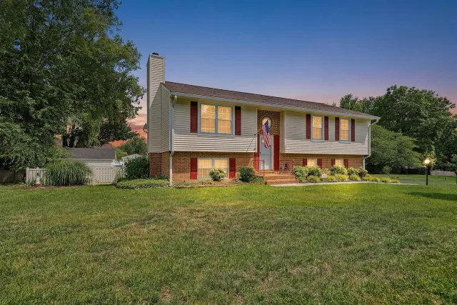 1040 Barrens Village CT