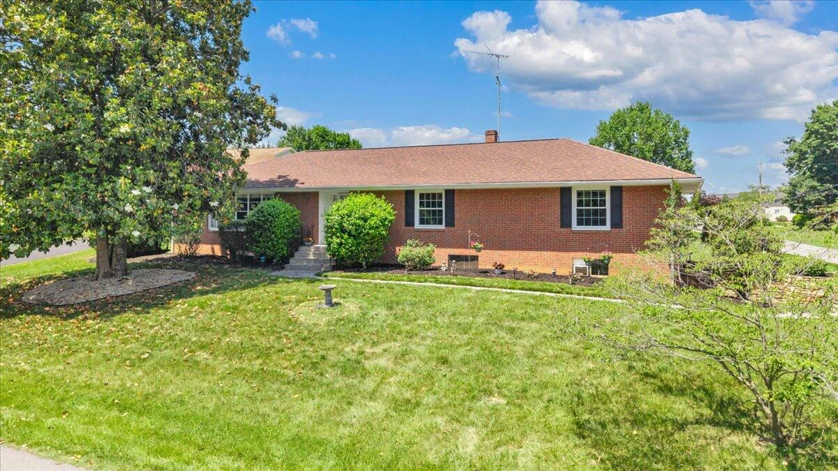 2124 Bridle LN