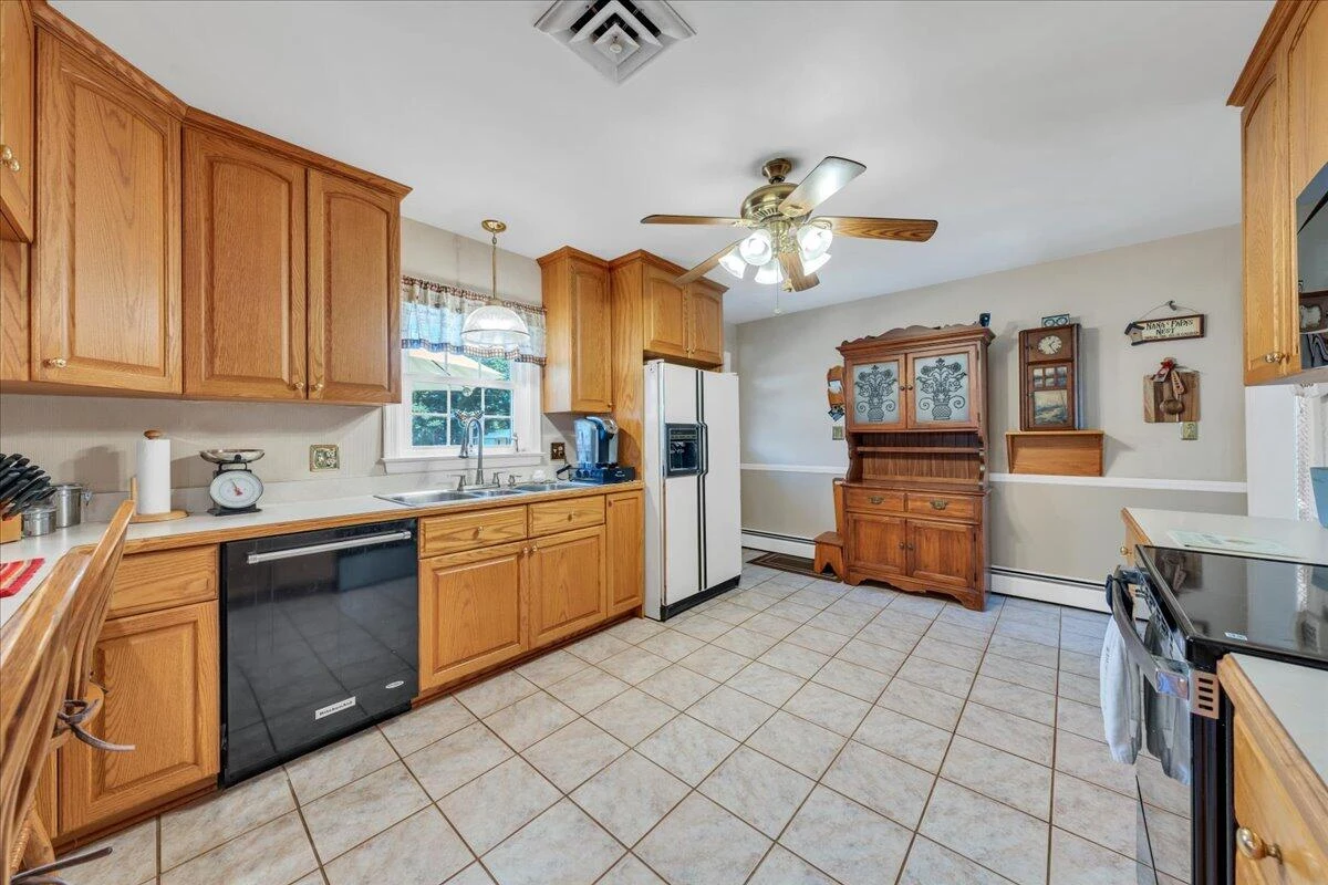 2124 Bridle LN - Photo 18
