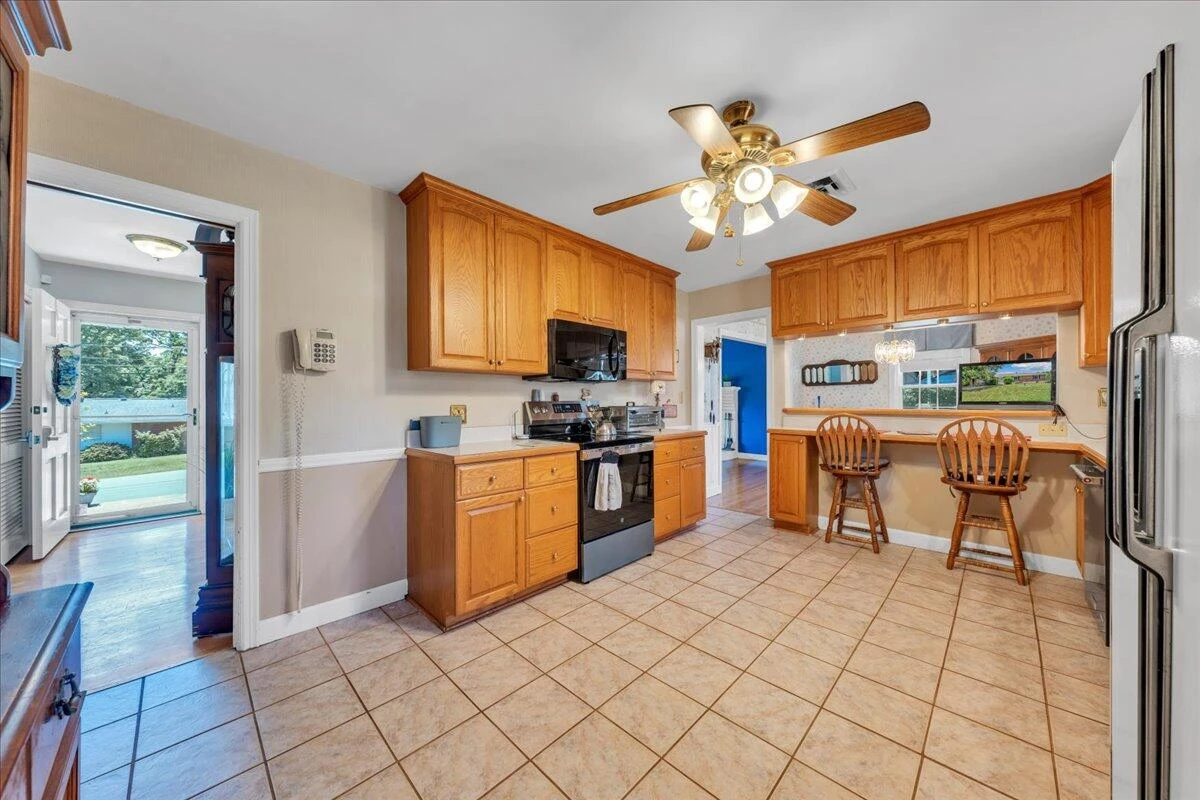 2124 Bridle LN - Photo 23