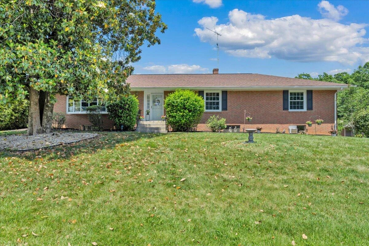 2124 Bridle LN - Photo 3