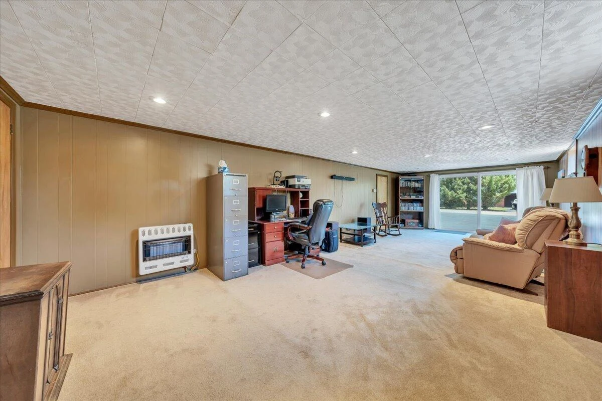 2124 Bridle LN - Photo 33