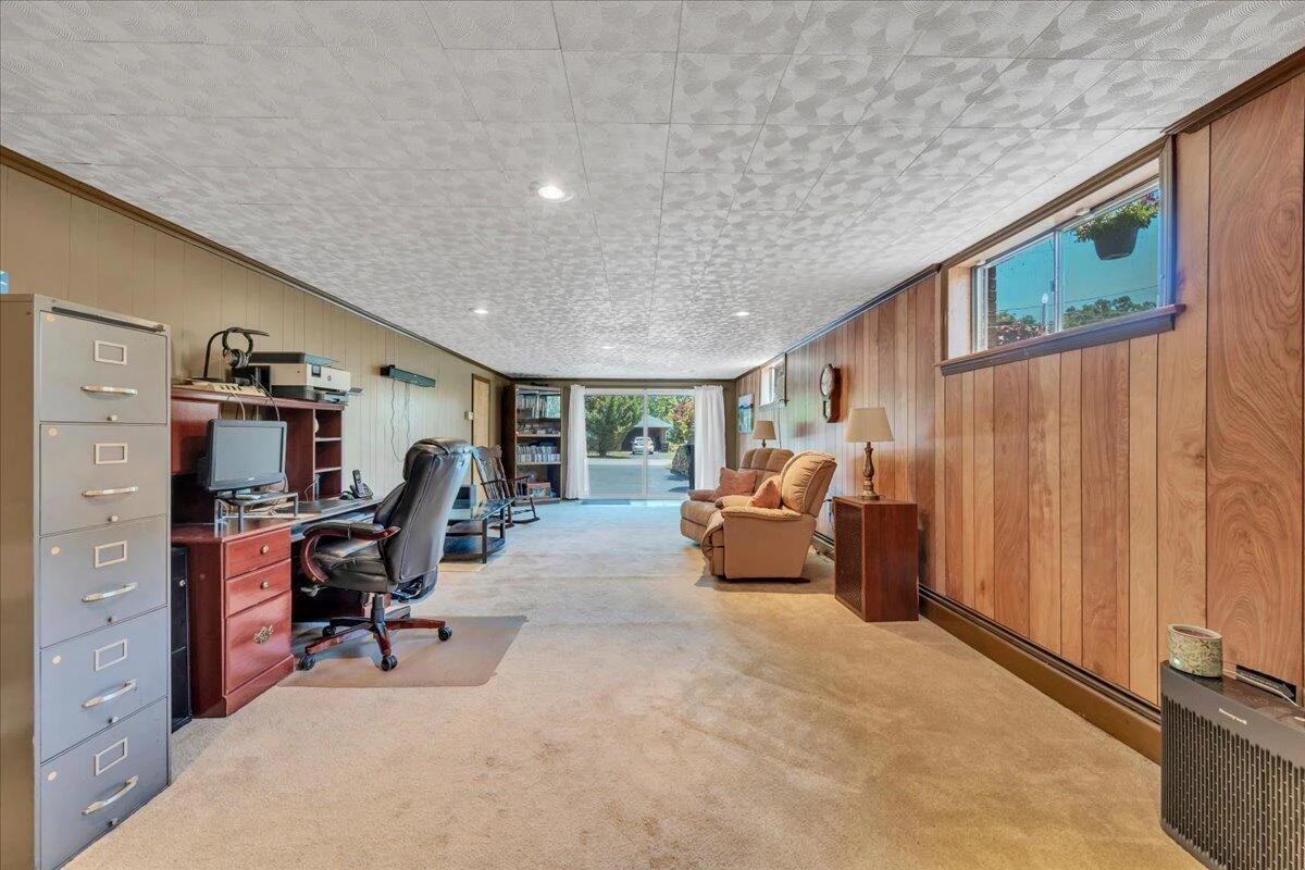 2124 Bridle LN - Photo 34