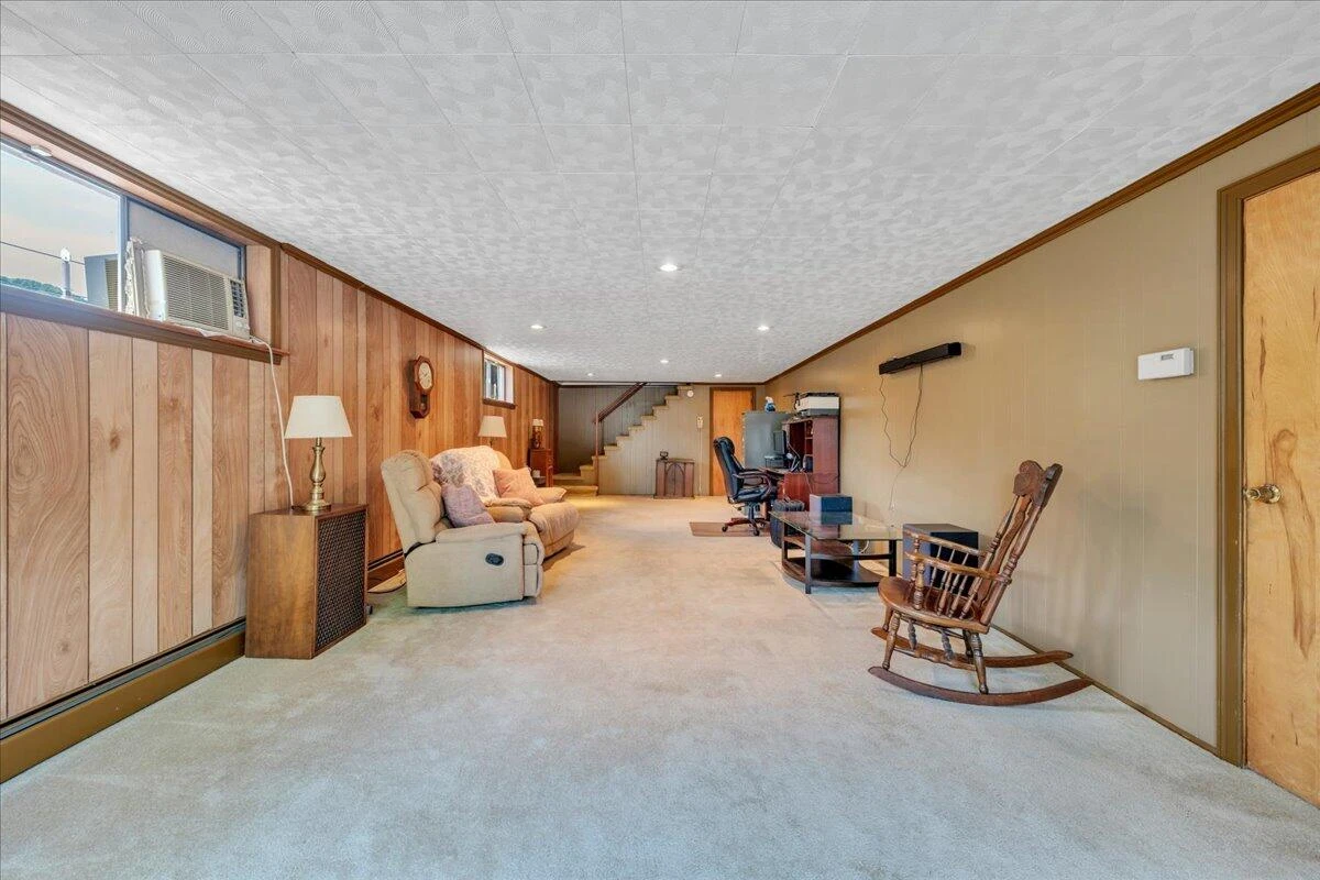 2124 Bridle LN - Photo 35