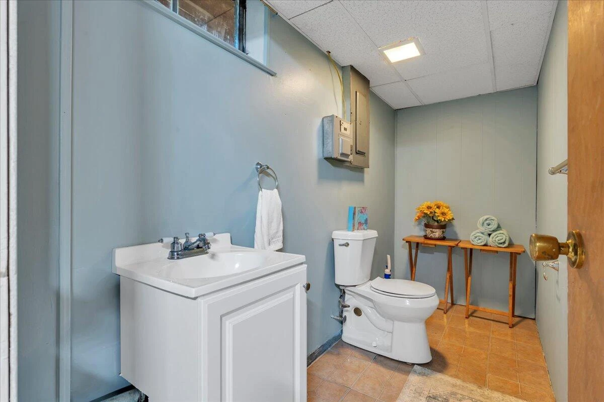 2124 Bridle LN - Photo 36