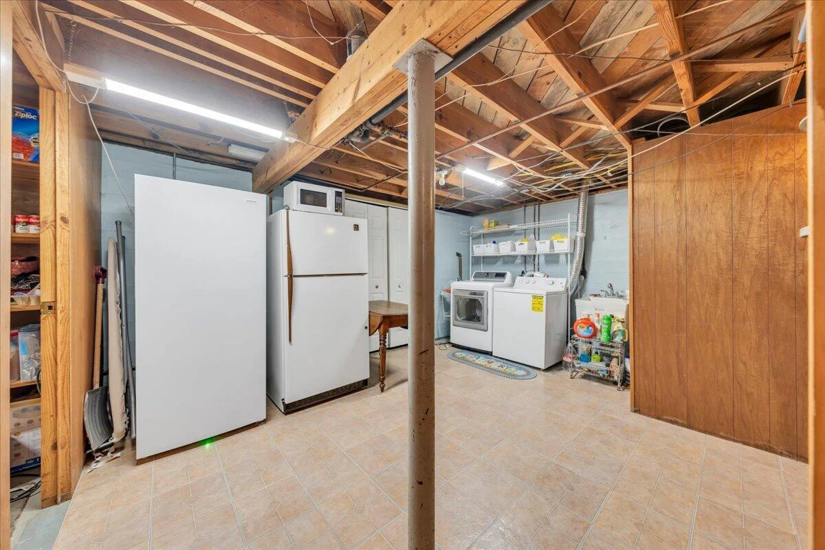 2124 Bridle LN - Photo 37
