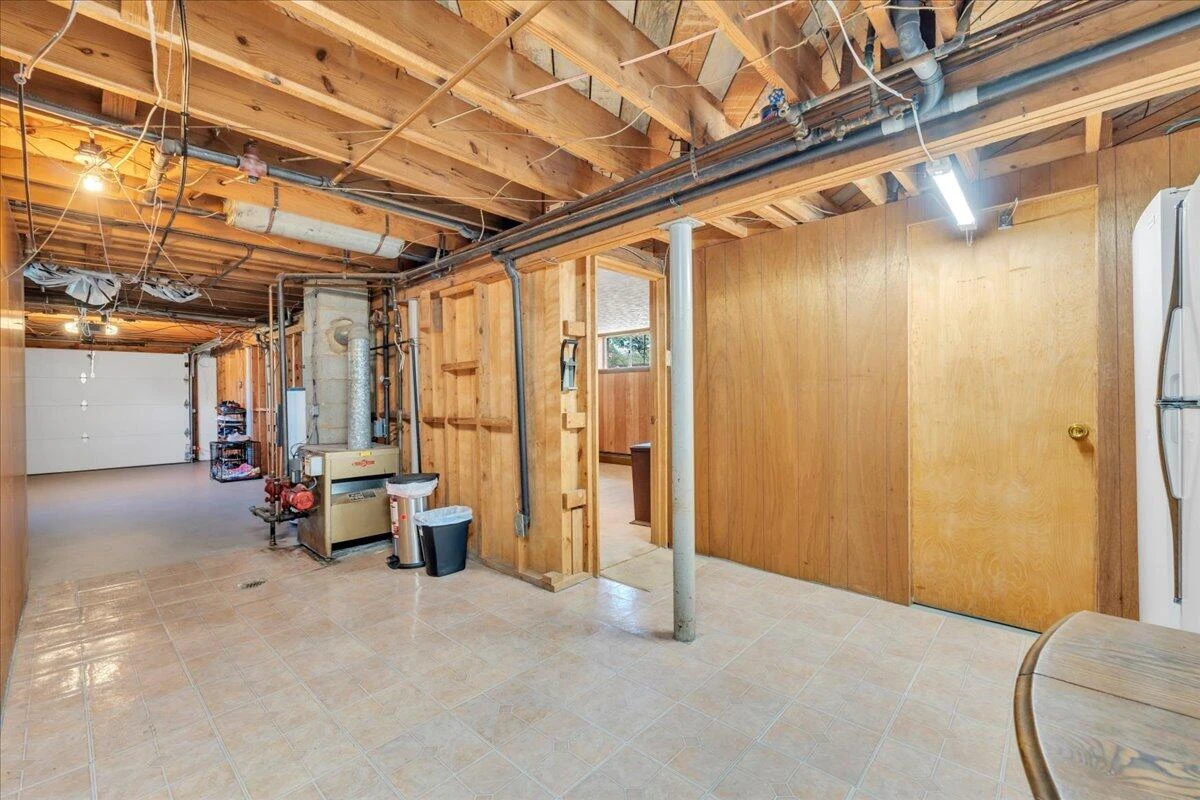 2124 Bridle LN - Photo 39
