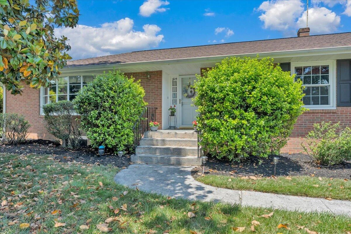 2124 Bridle LN - Photo 4
