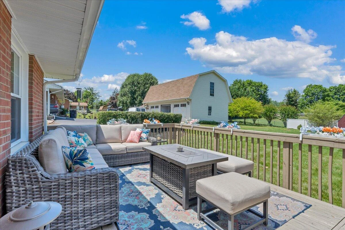 2124 Bridle LN - Photo 44