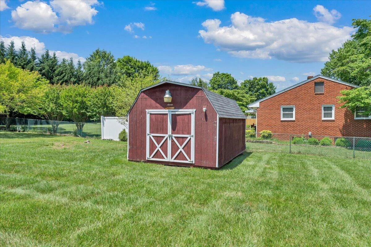 2124 Bridle LN - Photo 47