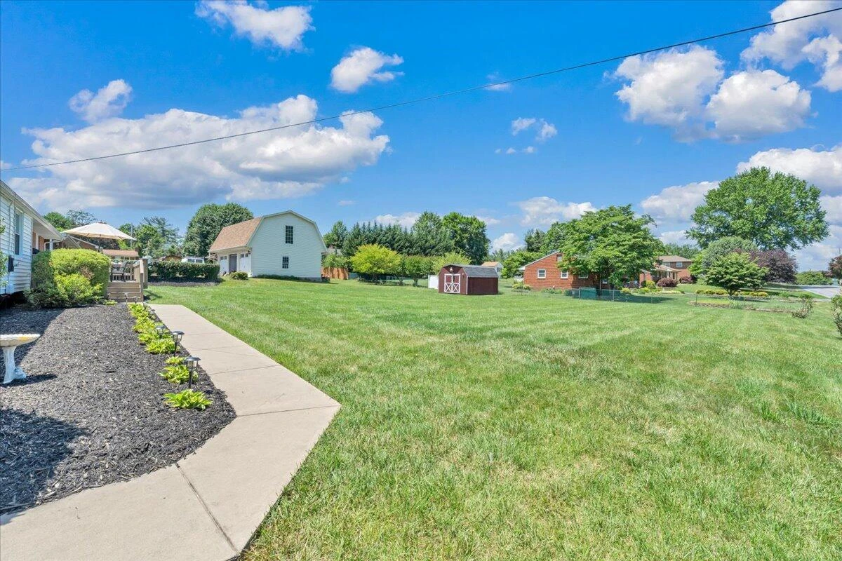 2124 Bridle LN - Photo 48