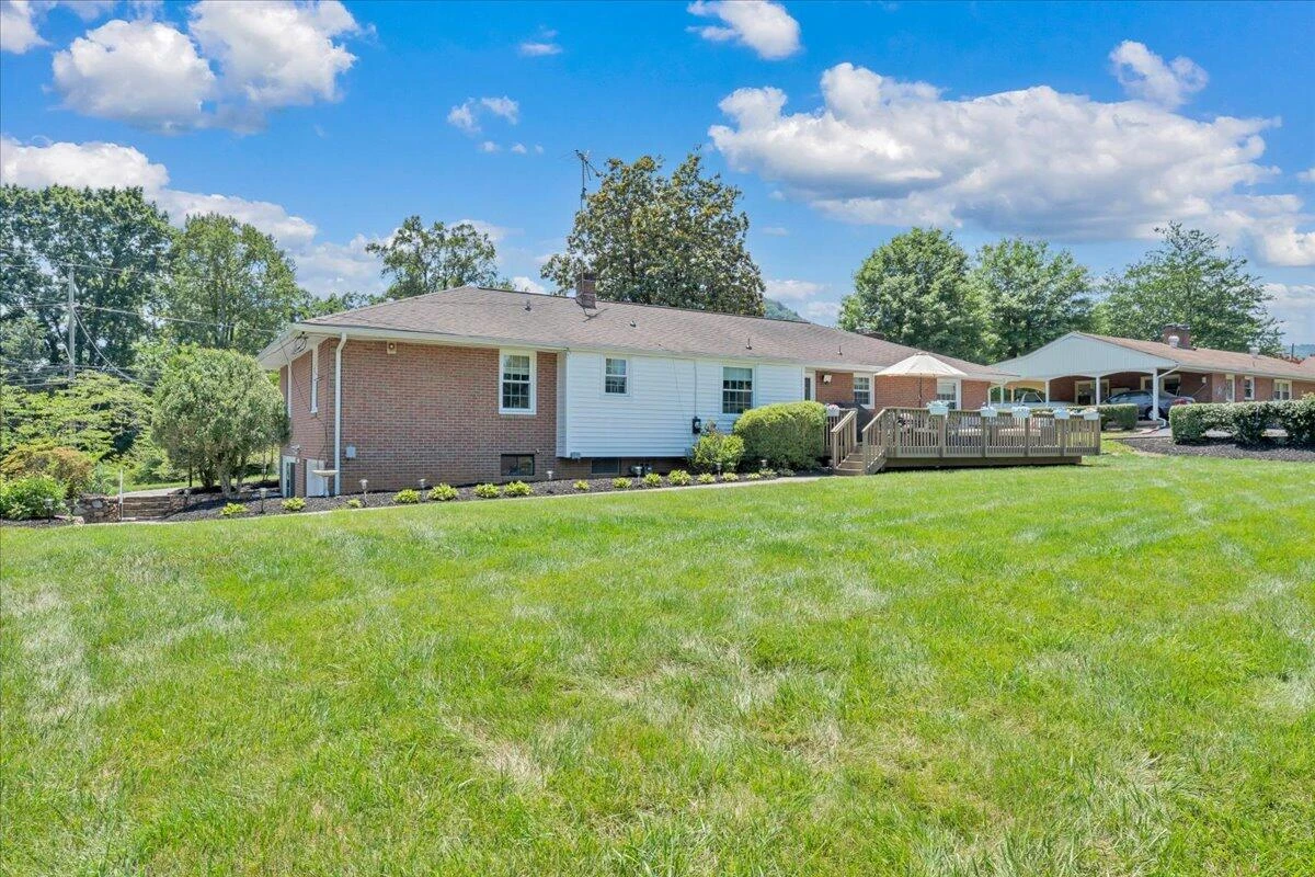 2124 Bridle LN - Photo 49