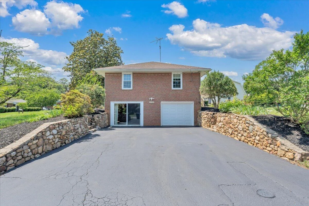 2124 Bridle LN - Photo 54