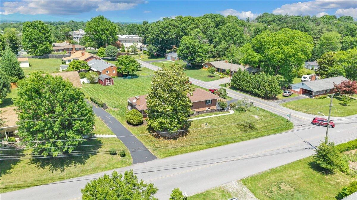2124 Bridle LN - Photo 58