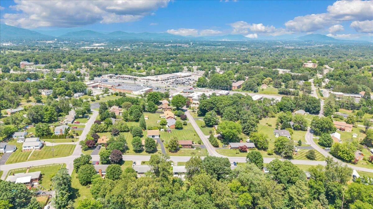2124 Bridle LN - Photo 63