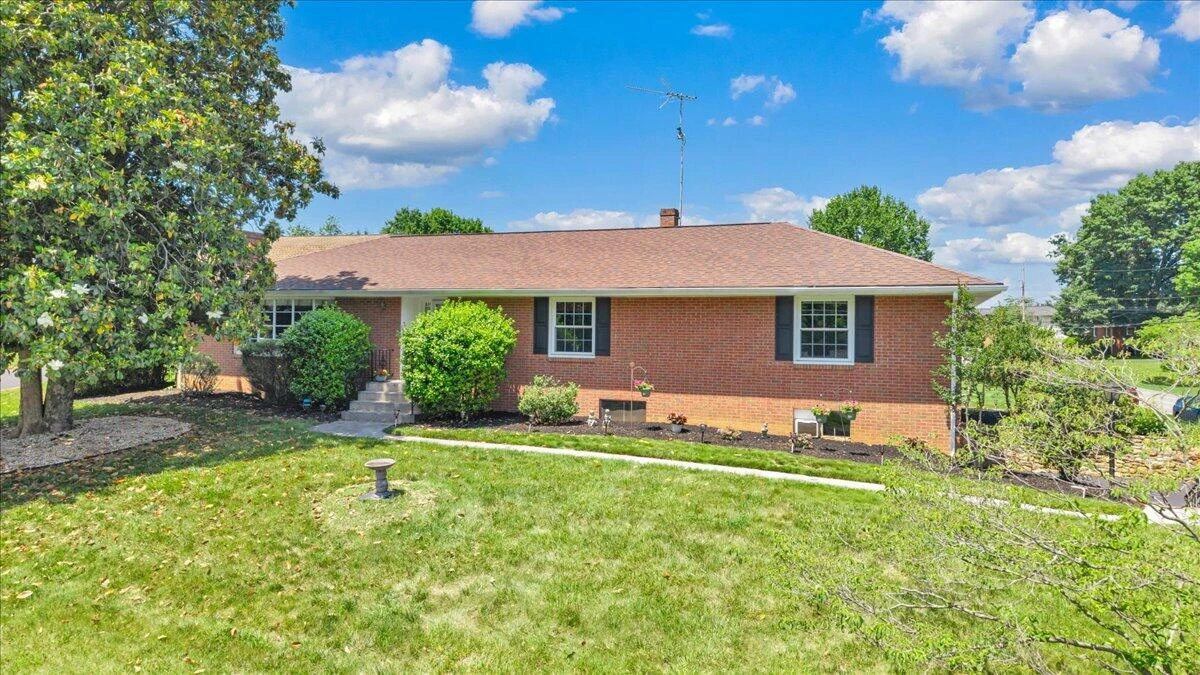 2124 Bridle LN - Photo 64