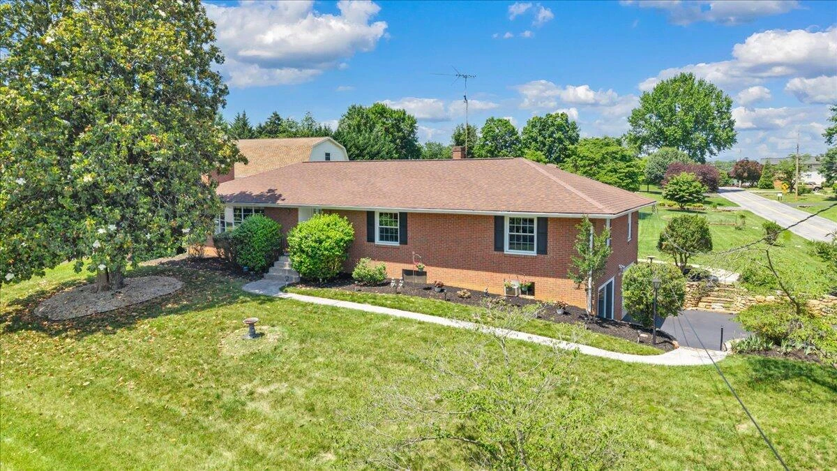 2124 Bridle LN - Photo 66