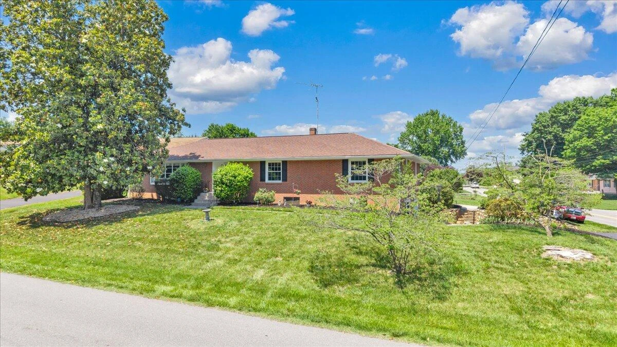 2124 Bridle LN - Photo 67