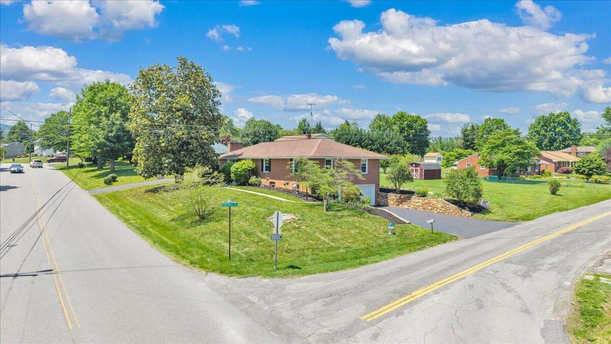 2124 Bridle LN - Photo 68
