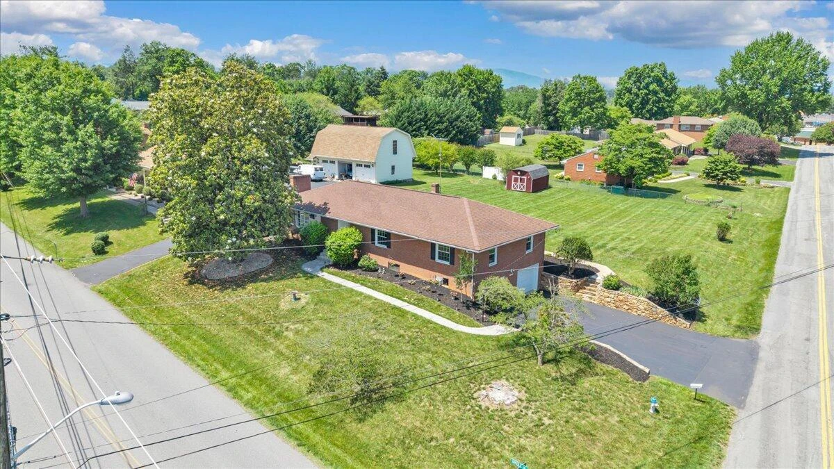 2124 Bridle LN - Photo 69