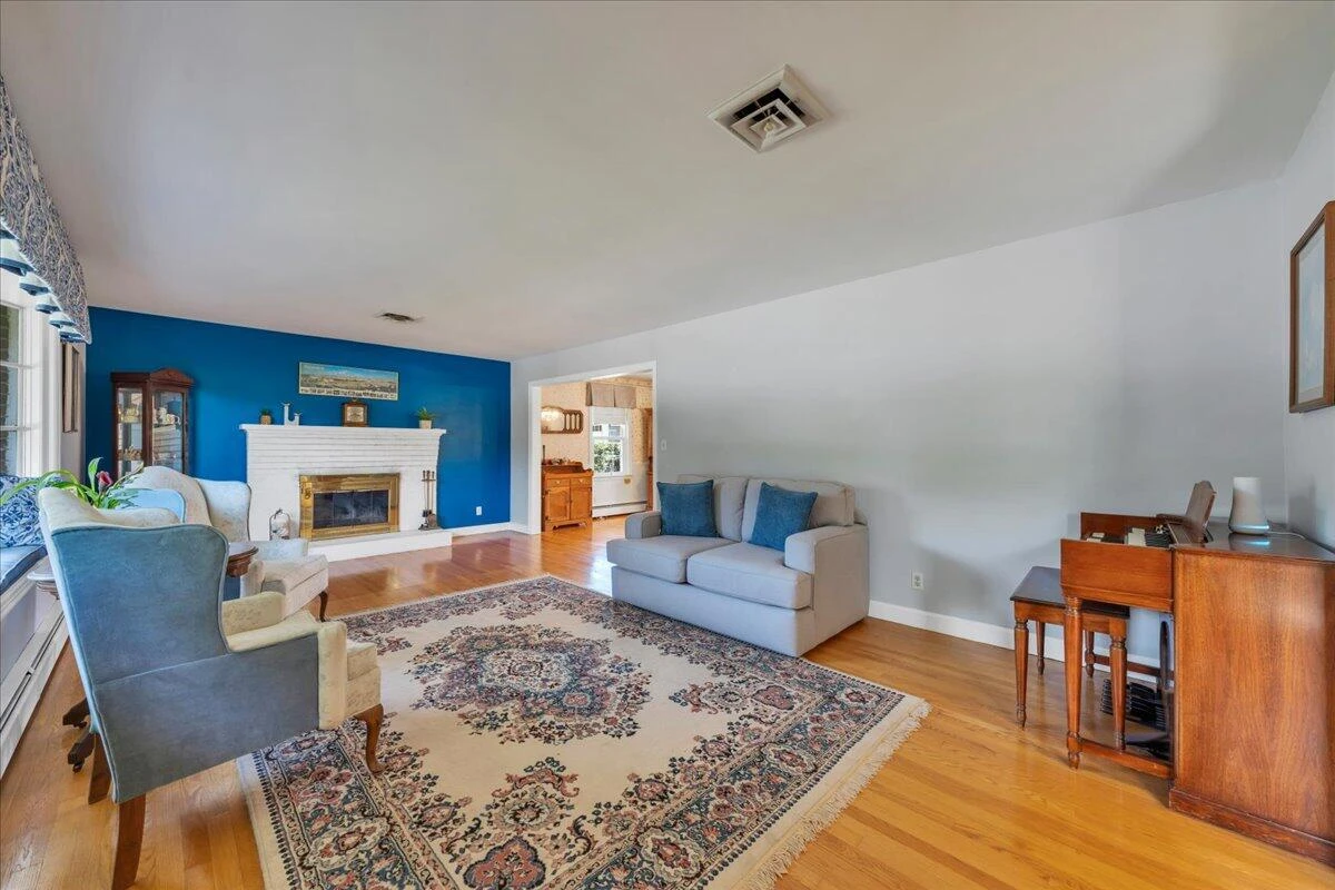 2124 Bridle LN - Photo 7