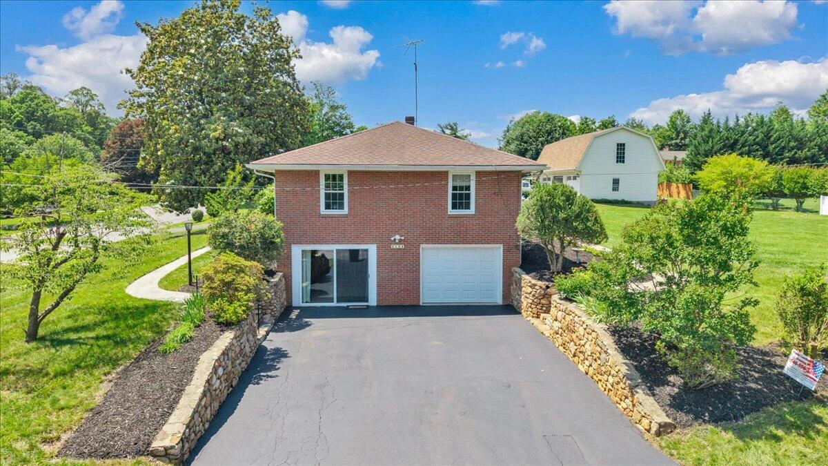 2124 Bridle LN - Photo 71