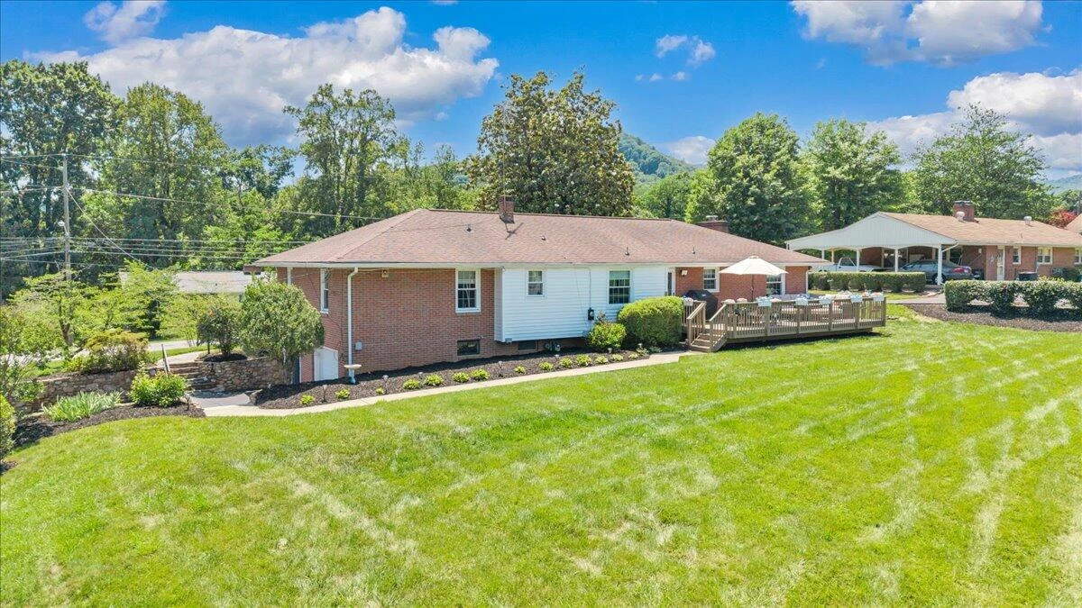 2124 Bridle LN - Photo 72