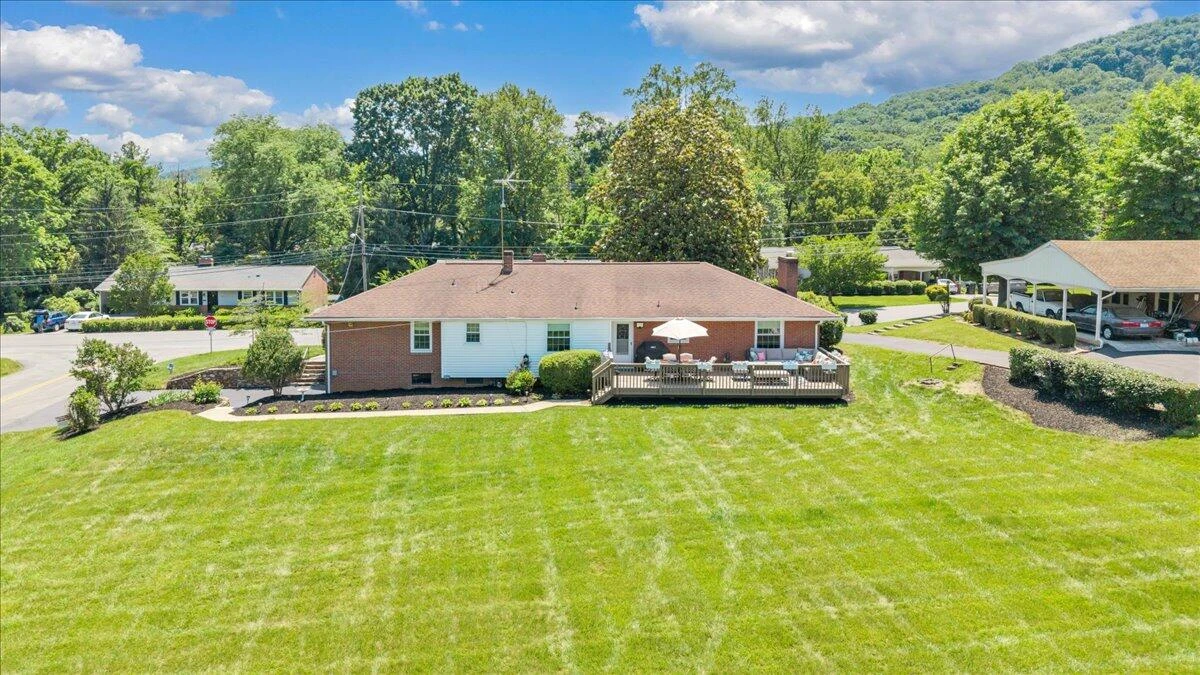 2124 Bridle LN - Photo 76
