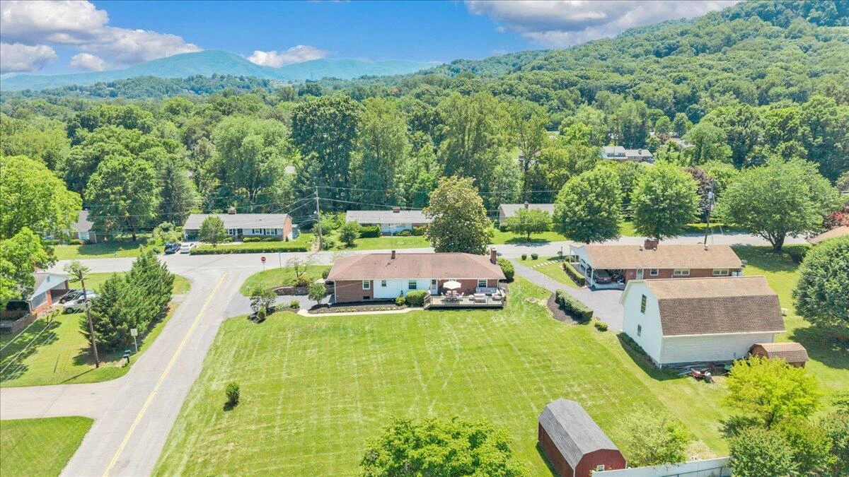 2124 Bridle LN - Photo 78
