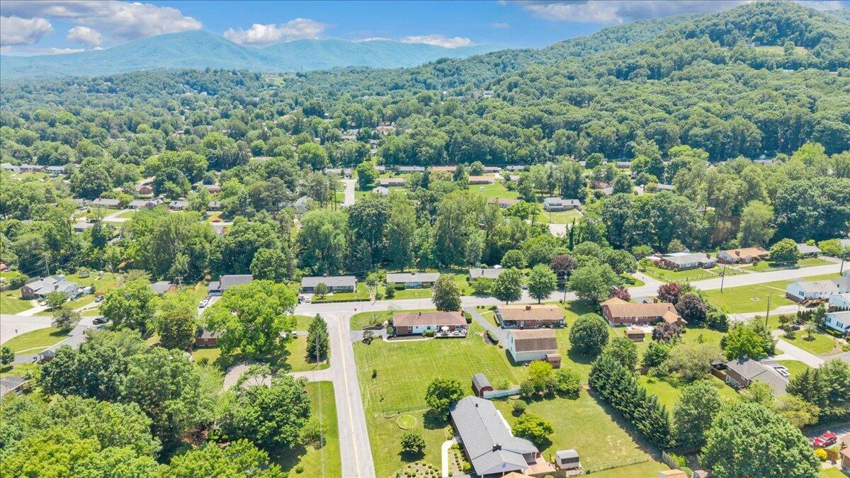 2124 Bridle LN - Photo 80