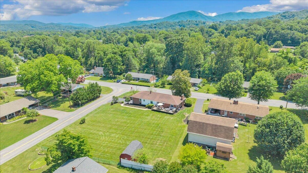 2124 Bridle LN - Photo 82