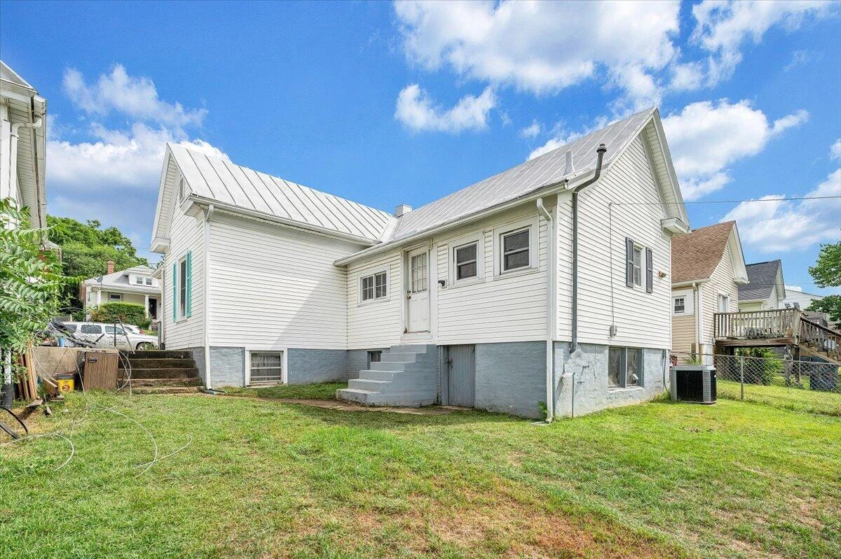 1203 Stewart AVE SE - Photo 18