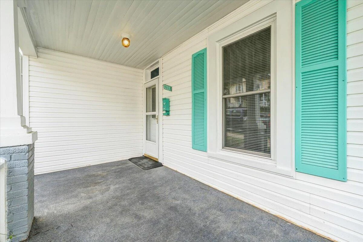 1203 Stewart AVE SE - Photo 2
