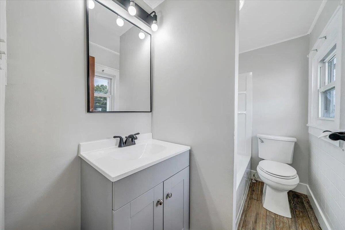 1203 Stewart AVE SE - Photo 5