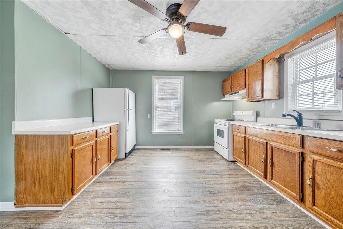 1203 Stewart AVE SE - Photo 6