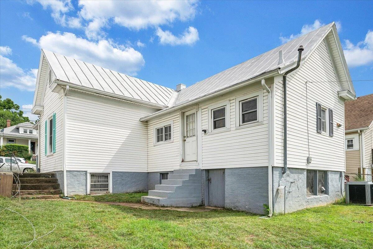 1203 Stewart AVE SE - Photo 9