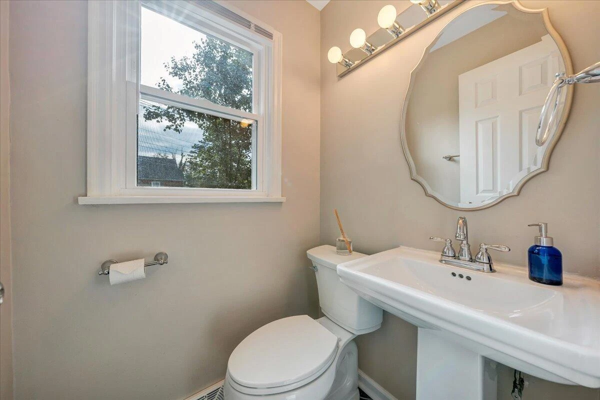 2444 Lincoln AVE SW - Photo 10