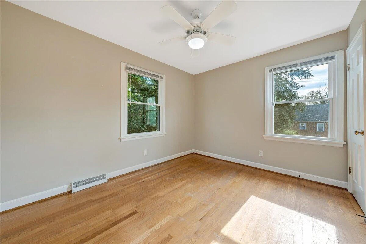 2444 Lincoln AVE SW - Photo 13
