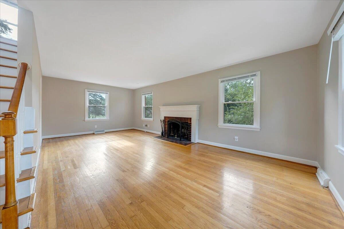 2444 Lincoln AVE SW - Photo 2